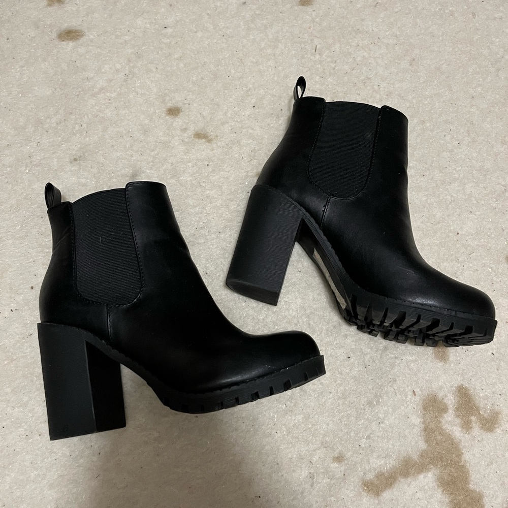 Black Chelsea booties - Picture 2 of 4